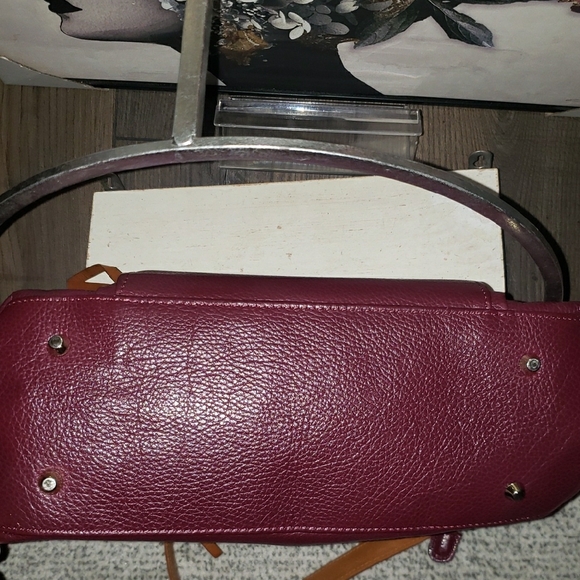 Valentina Pebbled Leather Shoulderbag - Picture 11 of 11